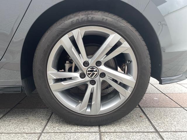 ゴルフ ｅＴＳＩ　Ｒライン　認定中古車　禁煙車　マイルドハイブリッド　ディスカバープロ　デジタルメーター　シートヒーター　ステアリングヒーター　ＩＱライト　アンビエントライト　カープレイ対応　ブルートゥース　ＥＴＣ２．０（13枚目）