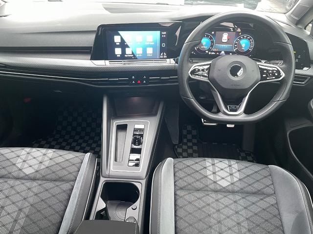 ゴルフ ｅＴＳＩ　Ｒライン　認定中古車　禁煙車　マイルドハイブリッド　ディスカバープロ　デジタルメーター　シートヒーター　ステアリングヒーター　ＩＱライト　アンビエントライト　カープレイ対応　ブルートゥース　ＥＴＣ２．０（29枚目）