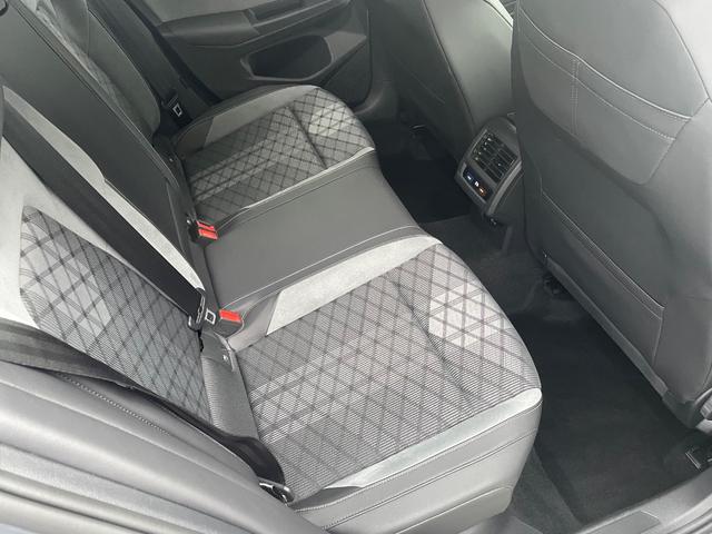 ゴルフ ｅＴＳＩ　Ｒライン　認定中古車　禁煙車　マイルドハイブリッド　ディスカバープロ　デジタルメーター　シートヒーター　ステアリングヒーター　ＩＱライト　アンビエントライト　カープレイ対応　ブルートゥース　ＥＴＣ２．０（30枚目）