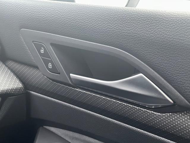 ゴルフ ｅＴＳＩ　Ｒライン　認定中古車　禁煙車　マイルドハイブリッド　ディスカバープロ　デジタルメーター　シートヒーター　ステアリングヒーター　ＩＱライト　アンビエントライト　カープレイ対応　ブルートゥース　ＥＴＣ２．０（41枚目）