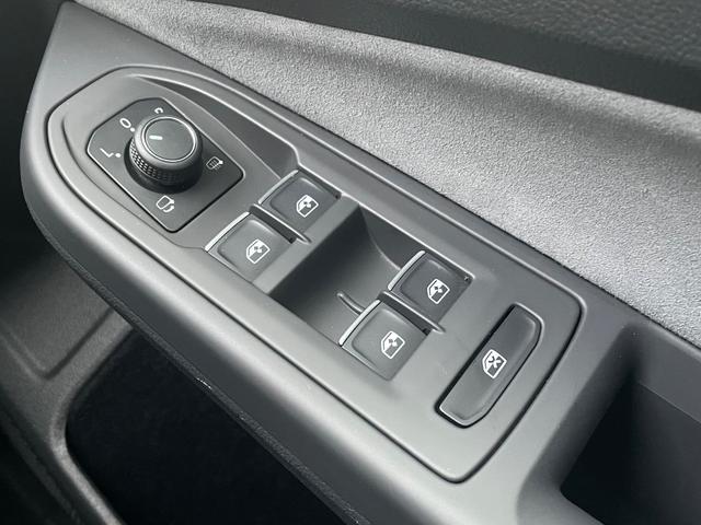 ゴルフ ｅＴＳＩ　Ｒライン　認定中古車　禁煙車　マイルドハイブリッド　ディスカバープロ　デジタルメーター　シートヒーター　ステアリングヒーター　ＩＱライト　アンビエントライト　カープレイ対応　ブルートゥース　ＥＴＣ２．０（42枚目）