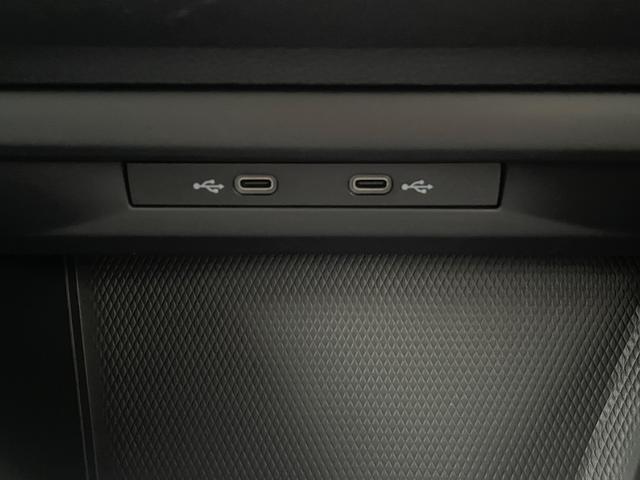 ゴルフ ｅＴＳＩ　Ｒライン　認定中古車　禁煙車　マイルドハイブリッド　ディスカバープロ　デジタルメーター　シートヒーター　ステアリングヒーター　ＩＱライト　アンビエントライト　カープレイ対応　ブルートゥース　ＥＴＣ２．０（53枚目）