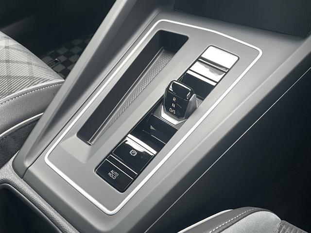 ゴルフ ｅＴＳＩ　Ｒライン　認定中古車　禁煙車　マイルドハイブリッド　ディスカバープロ　デジタルメーター　シートヒーター　ステアリングヒーター　ＩＱライト　アンビエントライト　カープレイ対応　ブルートゥース　ＥＴＣ２．０（55枚目）