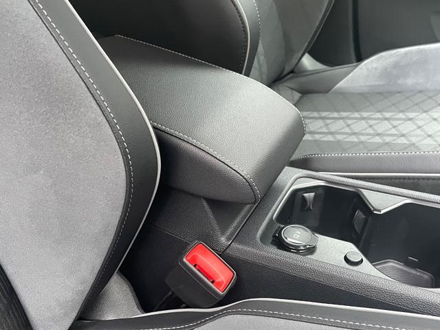 ゴルフ ｅＴＳＩ　Ｒライン　認定中古車　禁煙車　マイルドハイブリッド　ディスカバープロ　デジタルメーター　シートヒーター　ステアリングヒーター　ＩＱライト　アンビエントライト　カープレイ対応　ブルートゥース　ＥＴＣ２．０（59枚目）