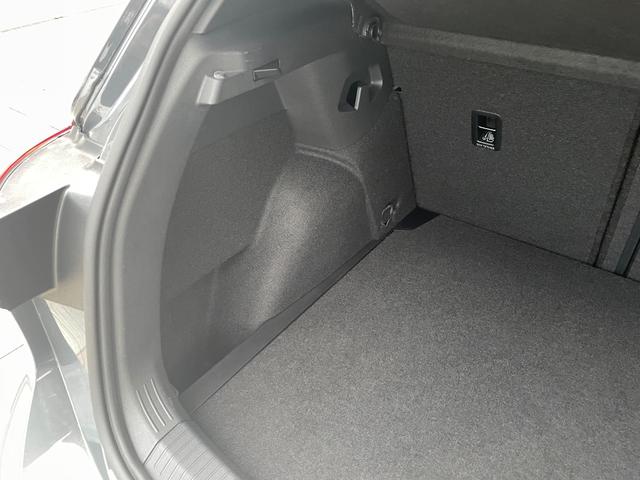 ゴルフ ｅＴＳＩ　Ｒライン　認定中古車　禁煙車　マイルドハイブリッド　ディスカバープロ　デジタルメーター　シートヒーター　ステアリングヒーター　ＩＱライト　アンビエントライト　カープレイ対応　ブルートゥース　ＥＴＣ２．０（66枚目）