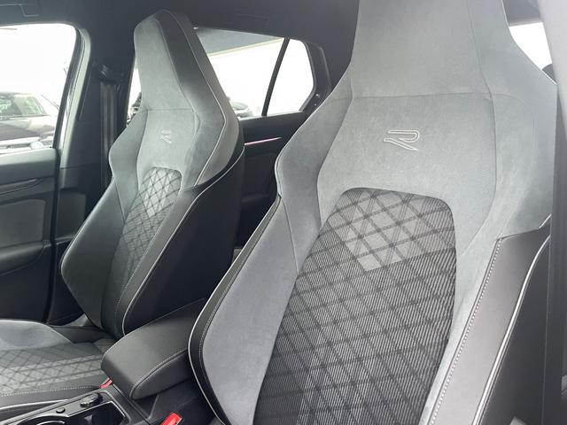 ゴルフ ｅＴＳＩ　Ｒライン　認定中古車　禁煙車　マイルドハイブリッド　ディスカバープロ　デジタルメーター　シートヒーター　ステアリングヒーター　ＩＱライト　アンビエントライト　カープレイ対応　ブルートゥース　ＥＴＣ２．０（70枚目）