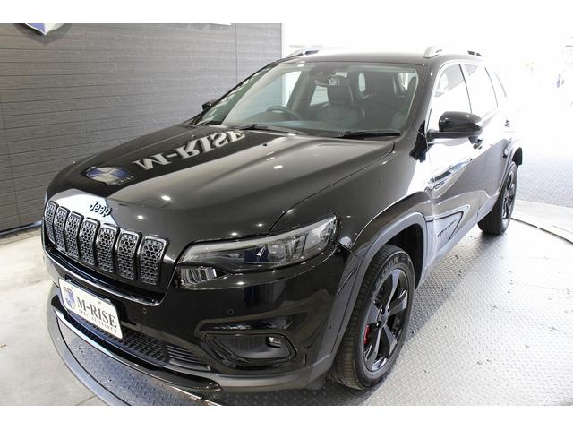 ジープ・チェロキー リミテッド　黒革シート　ＡＣＣ　ＢＳＭ　ＬＫＡ　シートＨ　シートエアコン　ナビＴＶ　ブラック１８ＡＷ　赤キャリパー　Ｐゲート　Ｐシート（3枚目）