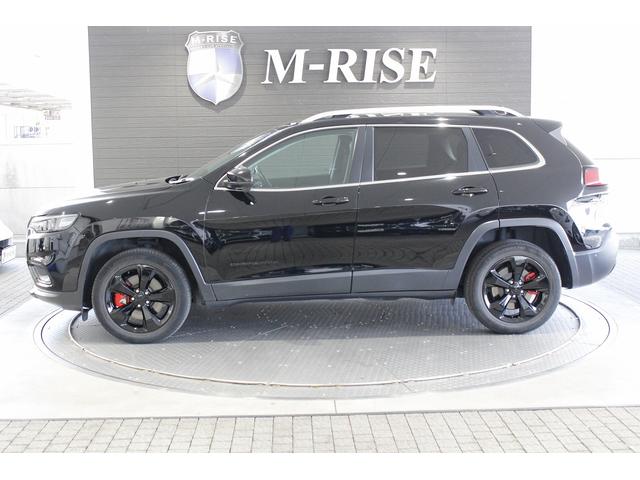 ジープ・チェロキー リミテッド　黒革シート　ＡＣＣ　ＢＳＭ　ＬＫＡ　シートＨ　シートエアコン　ナビＴＶ　ブラック１８ＡＷ　赤キャリパー　Ｐゲート　Ｐシート（7枚目）