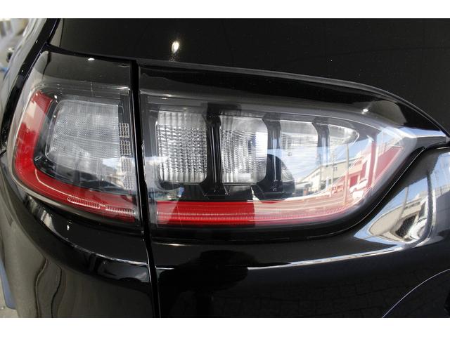 ジープ・チェロキー リミテッド　黒革シート　ＡＣＣ　ＢＳＭ　ＬＫＡ　シートＨ　シートエアコン　ナビＴＶ　ブラック１８ＡＷ　赤キャリパー　Ｐゲート　Ｐシート（14枚目）