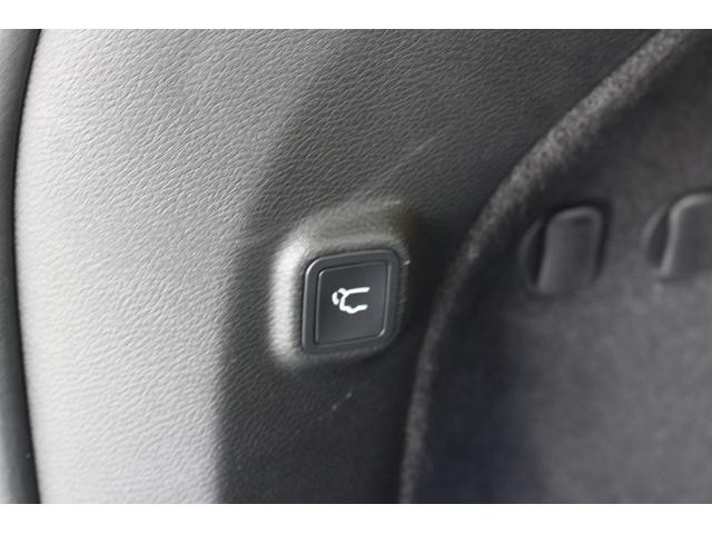 ジープ・チェロキー リミテッド　黒革シート　ＡＣＣ　ＢＳＭ　ＬＫＡ　シートＨ　シートエアコン　ナビＴＶ　ブラック１８ＡＷ　赤キャリパー　Ｐゲート　Ｐシート（17枚目）