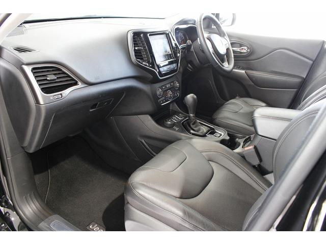 ジープ・チェロキー リミテッド　黒革シート　ＡＣＣ　ＢＳＭ　ＬＫＡ　シートＨ　シートエアコン　ナビＴＶ　ブラック１８ＡＷ　赤キャリパー　Ｐゲート　Ｐシート（20枚目）