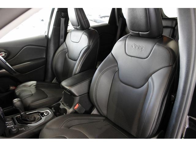ジープ・チェロキー リミテッド　黒革シート　ＡＣＣ　ＢＳＭ　ＬＫＡ　シートＨ　シートエアコン　ナビＴＶ　ブラック１８ＡＷ　赤キャリパー　Ｐゲート　Ｐシート（21枚目）