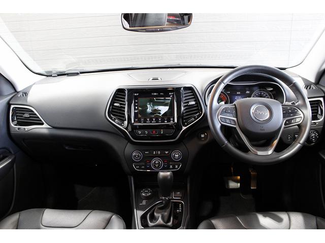 ジープ・チェロキー リミテッド　黒革シート　ＡＣＣ　ＢＳＭ　ＬＫＡ　シートＨ　シートエアコン　ナビＴＶ　ブラック１８ＡＷ　赤キャリパー　Ｐゲート　Ｐシート（23枚目）