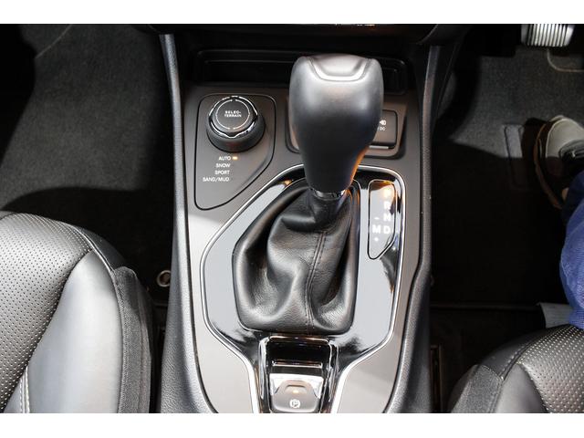 ジープ・チェロキー リミテッド　黒革シート　ＡＣＣ　ＢＳＭ　ＬＫＡ　シートＨ　シートエアコン　ナビＴＶ　ブラック１８ＡＷ　赤キャリパー　Ｐゲート　Ｐシート（29枚目）