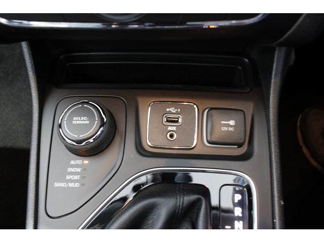 ジープ・チェロキー リミテッド　黒革シート　ＡＣＣ　ＢＳＭ　ＬＫＡ　シートＨ　シートエアコン　ナビＴＶ　ブラック１８ＡＷ　赤キャリパー　Ｐゲート　Ｐシート（30枚目）