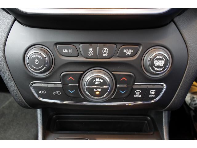 ジープ・チェロキー リミテッド　黒革シート　ＡＣＣ　ＢＳＭ　ＬＫＡ　シートＨ　シートエアコン　ナビＴＶ　ブラック１８ＡＷ　赤キャリパー　Ｐゲート　Ｐシート（31枚目）