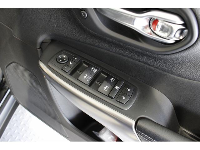 ジープ・チェロキー リミテッド　黒革シート　ＡＣＣ　ＢＳＭ　ＬＫＡ　シートＨ　シートエアコン　ナビＴＶ　ブラック１８ＡＷ　赤キャリパー　Ｐゲート　Ｐシート（36枚目）