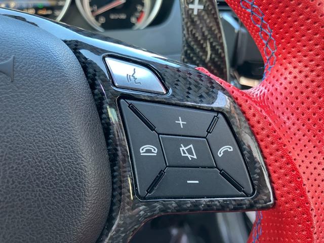 Cクラス C63 AMGクーペ パフォーマンスパッケージ 車高調ローダウン 社外エアロ 可変中間マフラー 純正ナビ フルセグTV バックカメラ ヒーター付電動シート キセノンヘッドライト ETC 19インチアルミホイール 禁煙車(4枚目)