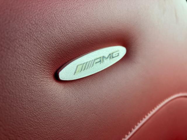 Cクラス C63 AMGクーペ パフォーマンスパッケージ 車高調ローダウン 社外エアロ 可変中間マフラー 純正ナビ フルセグTV バックカメラ ヒーター付電動シート キセノンヘッドライト ETC 19インチアルミホイール 禁煙車(9枚目)