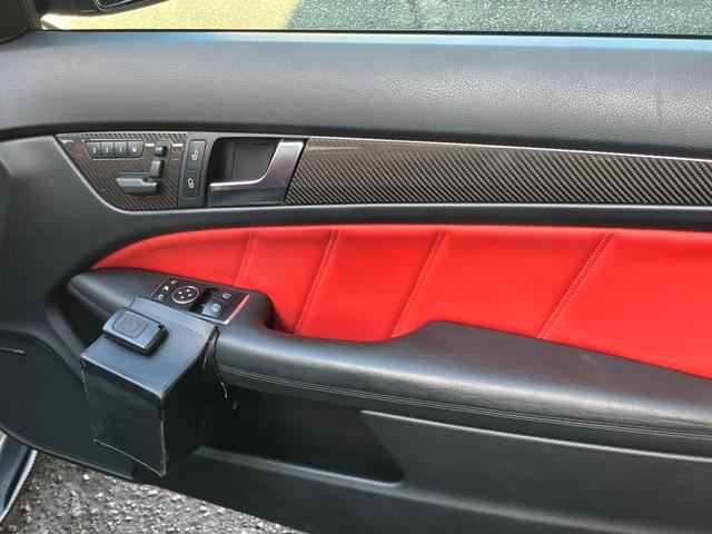 Cクラス C63 AMGクーペ パフォーマンスパッケージ 車高調ローダウン 社外エアロ 可変中間マフラー 純正ナビ フルセグTV バックカメラ ヒーター付電動シート キセノンヘッドライト ETC 19インチアルミホイール 禁煙車(29枚目)