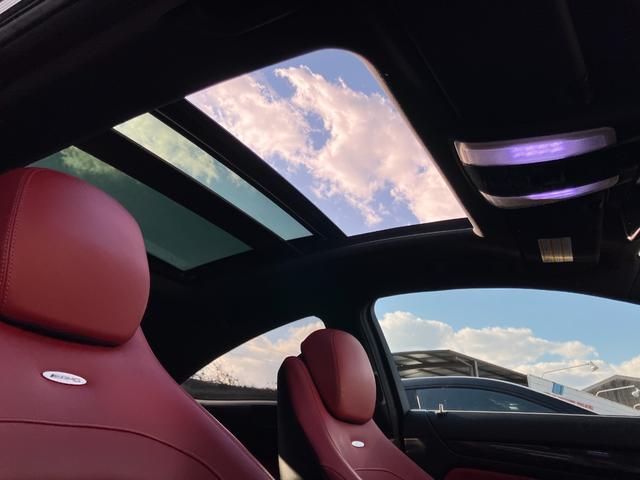 Cクラス C63 AMGクーペ パフォーマンスパッケージ 車高調ローダウン 社外エアロ 可変中間マフラー 純正ナビ フルセグTV バックカメラ ヒーター付電動シート キセノンヘッドライト ETC 19インチアルミホイール 禁煙車(45枚目)