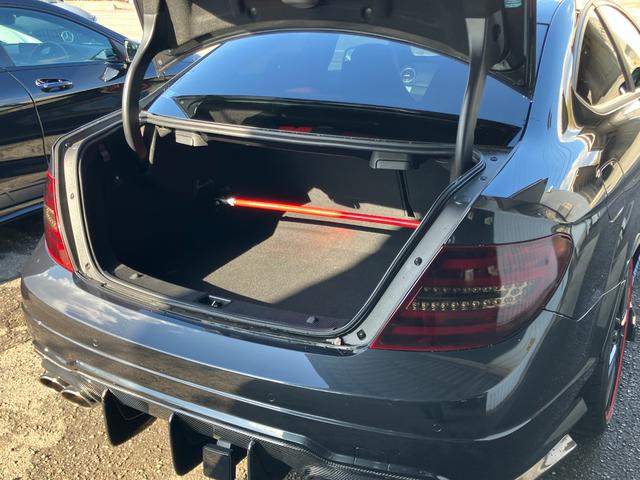 Cクラス C63 AMGクーペ パフォーマンスパッケージ 車高調ローダウン 社外エアロ 可変中間マフラー 純正ナビ フルセグTV バックカメラ ヒーター付電動シート キセノンヘッドライト ETC 19インチアルミホイール 禁煙車(59枚目)