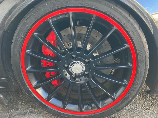 Cクラス C63 AMGクーペ パフォーマンスパッケージ 車高調ローダウン 社外エアロ 可変中間マフラー 純正ナビ フルセグTV バックカメラ ヒーター付電動シート キセノンヘッドライト ETC 19インチアルミホイール 禁煙車(68枚目)