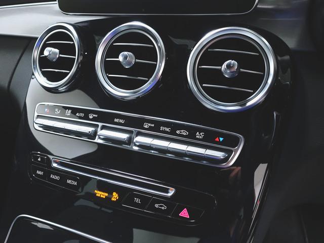 Cクラス C180 ローレウスエディション レーダーセーフティーパッケージ Bluetooth接続 CD DVD再生 ETC LEDヘッドライト TV アイドリングストップ クルーズコントロール コネクテッド機能 シートヒーター トランクスルー(18枚目)