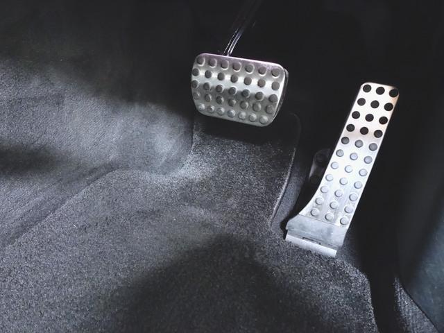 Ｅクラス Ｅ２００　アバンギャルド　スポーツ　Ｂｌｕｅｔｏｏｔｈ接続　ＥＴＣ　ＬＥＤヘッドライト　ＴＶ　アイドリングストップ　クルーズコントロール　サイドカメラ　シートヒーター　トランクスルー　ナビ　バックモニター　パワーシート　フロアマット（9枚目）