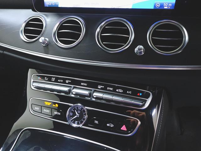 Ｅクラス Ｅ２００　アバンギャルド　スポーツ　Ｂｌｕｅｔｏｏｔｈ接続　ＥＴＣ　ＬＥＤヘッドライト　ＴＶ　アイドリングストップ　クルーズコントロール　サイドカメラ　シートヒーター　トランクスルー　ナビ　バックモニター　パワーシート　フロアマット（18枚目）