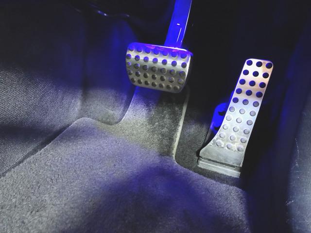 Ｃクラス Ｃ２００　アバンギャルド　リアアクスルステアリング　ＡＭＧライン　ベーシックパッケージ　Ｂｌｕｅｔｏｏｔｈ接続　ＥＴＣ　ＬＥＤヘッドライト　ＴＶ　アイドリングストップ　クルーズコントロール　コネクテッド機能　サイドカメラ　シートヒーター　トランクスルー（9枚目）