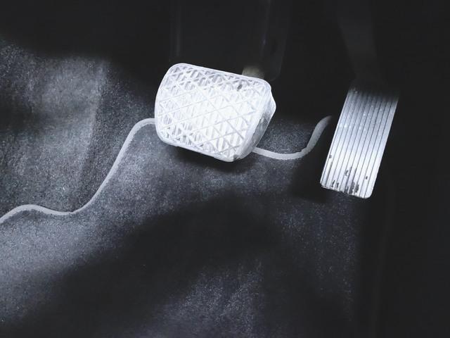 GLB GLB200 d ナビゲーションパッケージ 3列シート Bluetooth接続 ETC LEDヘッドライト TV アイドリングストップ クルーズコントロール コネクテッド機能 サイドカメラ サンルーフ・ガラスルーフ(9枚目)