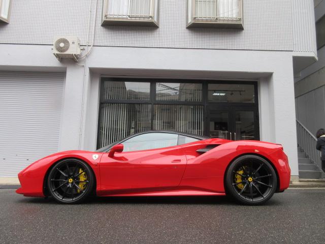 ４８８ＧＴＢ ベースグレード　ディーラー車　レーシングシート　ロッソフェラーリレザーインテリア　ローダウン　ブリリアントマフラー（2枚目）