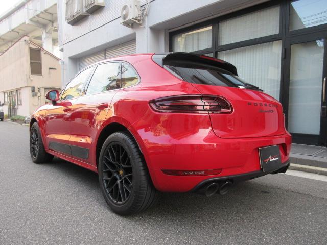 マカン マカンＧＴＳ　ディーラー車　禁煙車　屋内保管　レッドレザー　エアサス（6枚目）