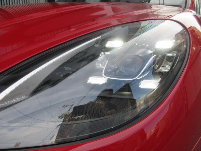 マカン マカンＧＴＳ　ディーラー車　禁煙車　屋内保管　レッドレザー　エアサス（9枚目）