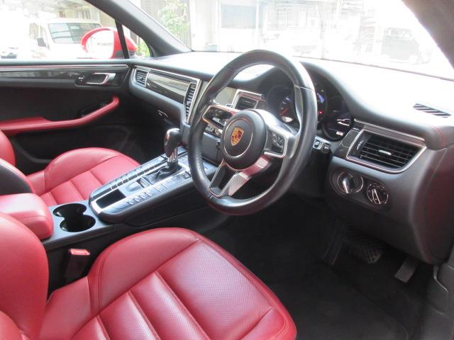 マカン マカンＧＴＳ　ディーラー車　禁煙車　屋内保管　レッドレザー　エアサス（15枚目）