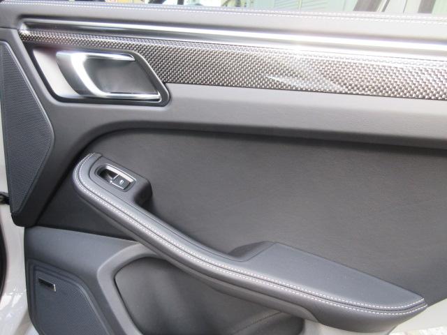 マカン マカンGTS ディーラー車 禁煙車 パノラマルーフ フルレザーインテリア カーボンパッケージ シートベンチレーター(30枚目)