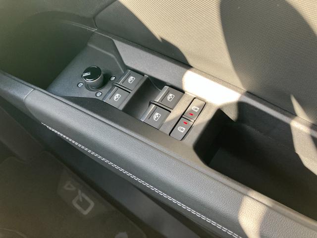 Q4スポーツバック e-トロン 40e-トロン Sライン 純正ナビゲーション バーチャルコックピット アダプティブクルーズ ブラインドスポットモニター サラウンドビューモニター シートヒーター Android Auto Apple Carplay(45枚目)