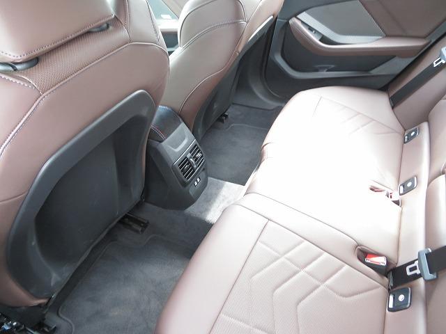 1シリーズ 120d Mスポーツ ハイラインパッケージ テクノロジーP ヘッドアップディスプレイ ハーマンカードンスピーカー レザーシート 純正18AW アラウンドビューカメラ アクティブクルーズコントロール レーンチェンジ&ディパーチャーW 禁煙車(12枚目)