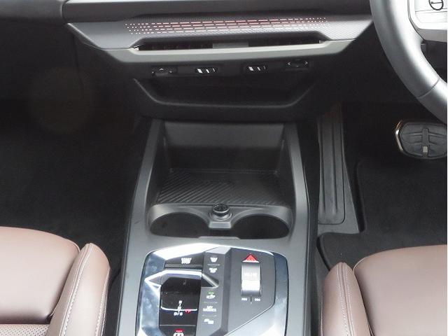 1シリーズ 120d Mスポーツ ハイラインパッケージ テクノロジーP ヘッドアップディスプレイ ハーマンカードンスピーカー レザーシート 純正18AW アラウンドビューカメラ アクティブクルーズコントロール レーンチェンジ&ディパーチャーW 禁煙車(17枚目)