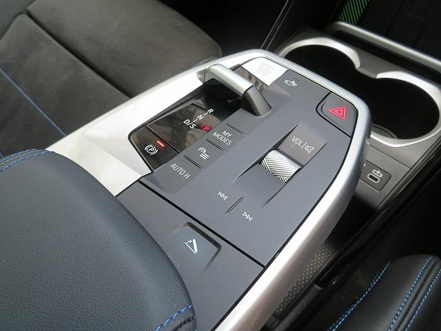 Ｘ１ ｘＤｒｉｖｅ　２０ｄ　Ｍスポーツ　サンルーフ　ヘッドアップディスプレイ　ステアリングヒーター　純正１８ＡＷ　アラウンドビューカメラ　ＬＥＤライト　オートトランク　コンフォートアクセス　禁煙車　自社レンタカー（18枚目）