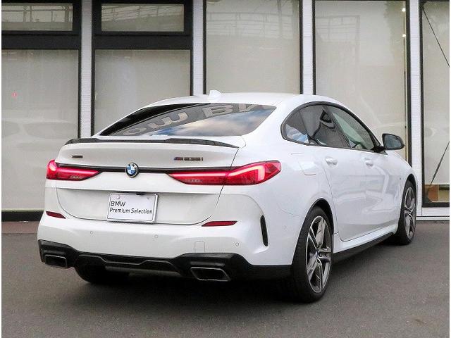 2シリーズ M235i xDriveグランクーペ MプラスPKG アダプティブサスペンション ヘッドアップディスプレイ ブラックレザーシート レーンディパーチャーウォーニング アクティブクルコン コンフォートアクセス コーナーセンサー LEDライト(5枚目)