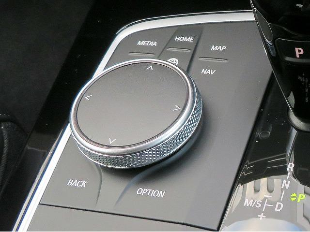 2シリーズ M235i xDriveグランクーペ MプラスPKG アダプティブサスペンション ヘッドアップディスプレイ ブラックレザーシート レーンディパーチャーウォーニング アクティブクルコン コンフォートアクセス コーナーセンサー LEDライト(30枚目)