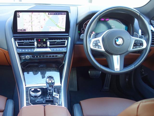 8シリーズ 840i クーペ エクスクルーシブ Mスポーツ MスポーツPKGプロ LEDライト 20AW PDC スマートキー 純正ナビ フルセグ アクティブベンチレーション アクティブクルーズコントロール レーンチェンジ&ディパーチャーウォーニング 禁煙車(9枚目)