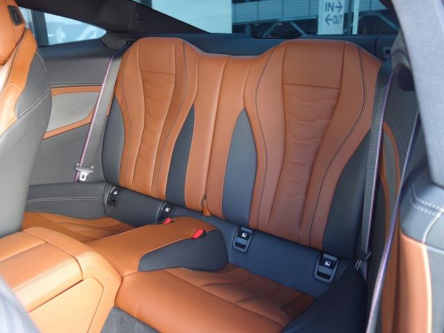 8シリーズ 840i クーペ エクスクルーシブ Mスポーツ MスポーツPKGプロ LEDライト 20AW PDC スマートキー 純正ナビ フルセグ アクティブベンチレーション アクティブクルーズコントロール レーンチェンジ&ディパーチャーウォーニング 禁煙車(12枚目)