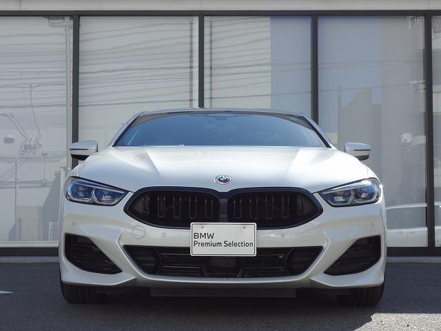 8シリーズ 840i クーペ エクスクルーシブ Mスポーツ MスポーツPKGプロ LEDライト 20AW PDC スマートキー 純正ナビ フルセグ アクティブベンチレーション アクティブクルーズコントロール レーンチェンジ&ディパーチャーウォーニング 禁煙車(51枚目)