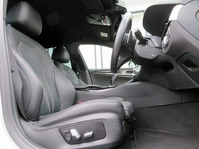 ◆上質なシートは程よいホールド感で座り心地も良く、人間工学に基づき形成した形状が長時間のドライブ疲労も軽減します◆