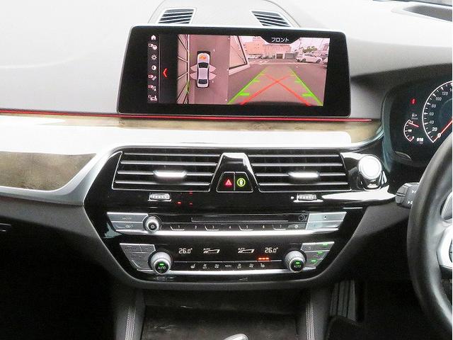 ◆インスツルメントパネルやインテリアトリムなどは、調和しなが洗練された室内を作り上げ、スイッチ類によって、優れた操作性をも実現。ドライバーの視線や動線を考え、人間工学に基づきデザインされています◆