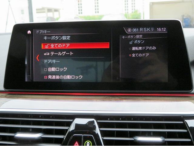 ◆インスツルメントパネルやインテリアトリムなどは、調和しなが洗練された室内を作り上げ、スイッチ類によって、優れた操作性をも実現。ドライバーの視線や動線を考え、人間工学に基づきデザインされています◆