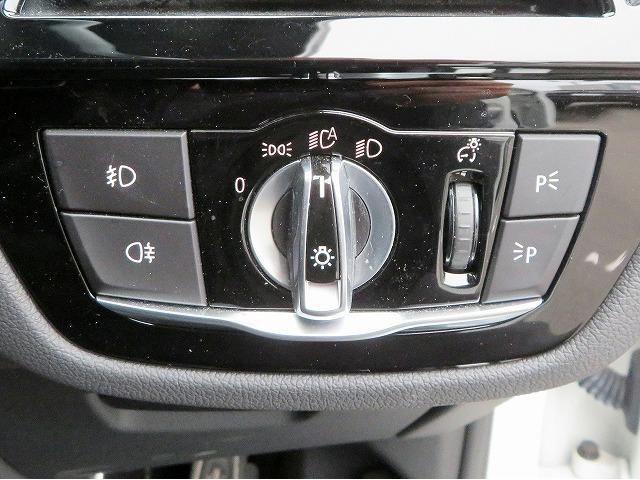 ◆インスツルメントパネルやインテリアトリムなどは、調和しなが洗練された室内を作り上げ、スイッチ類によって、優れた操作性をも実現。ドライバーの視線や動線を考え、人間工学に基づきデザインされています◆